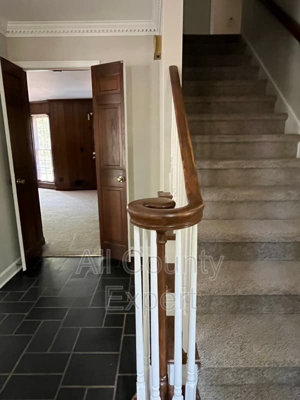 Dunwoody House: 2300 Fenhurst Pl