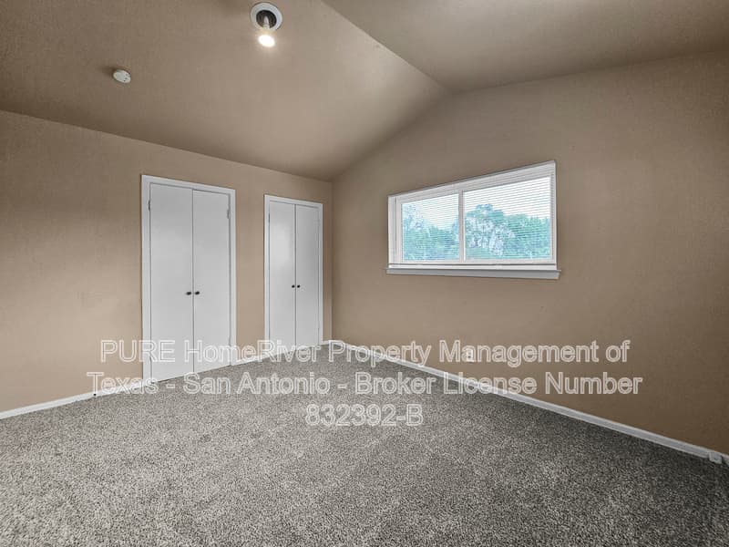 San Antonio Townhome: 217 W Silver Sands