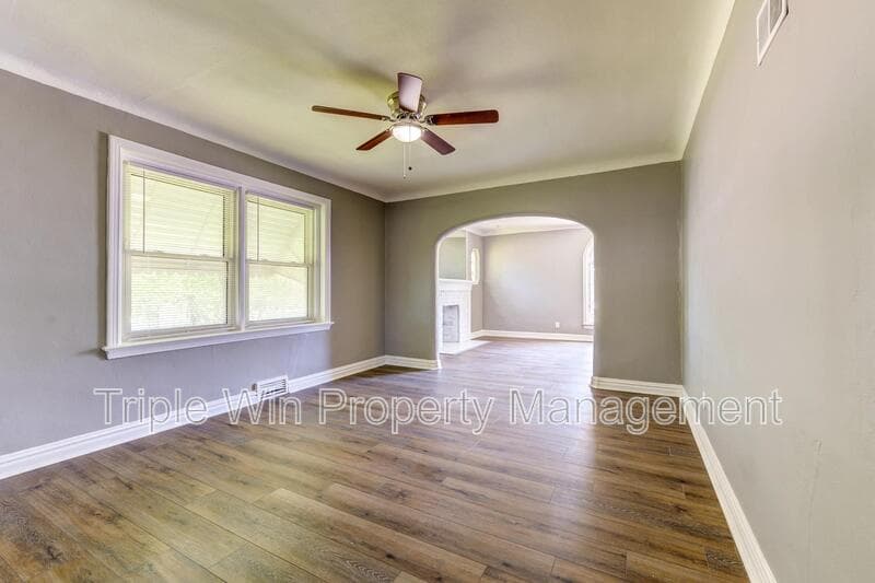 Saint Louis House: 8601 Virgil Ave