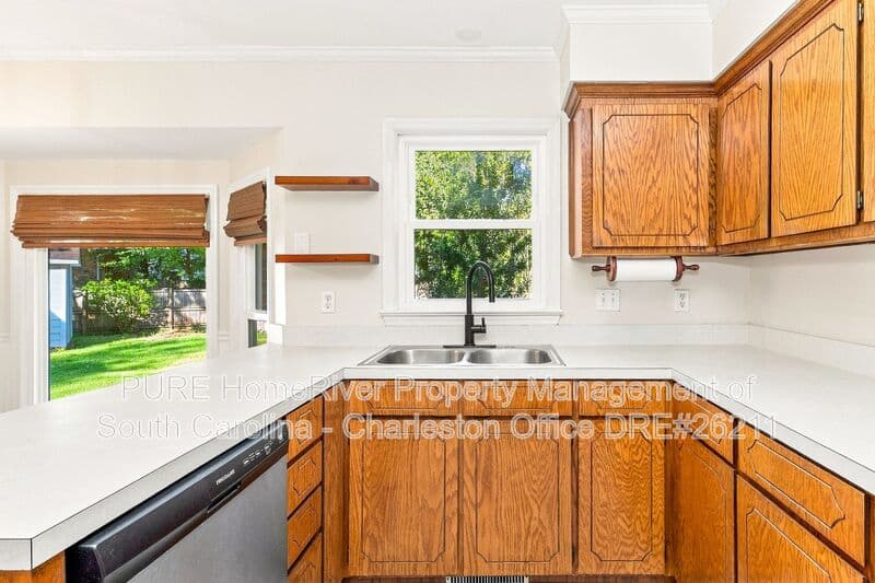 Goose Creek House: 154 Fox Chase Dr