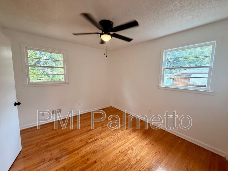 Columbia House: 1805 Carousel Cir