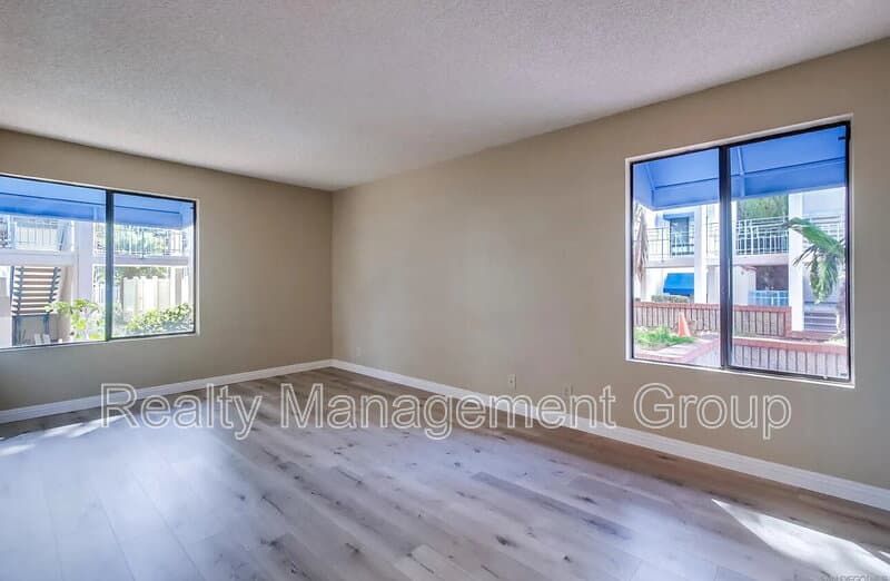 San Diego Condo: 8324 Regents Road