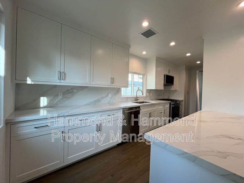 Sherman Oaks House: 13607 Huston St.