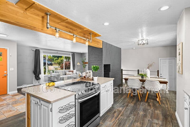 Gresham House: 5301 Southeast Welch Road