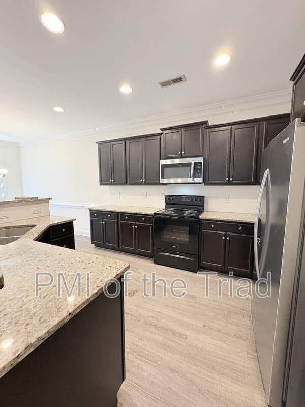 Walkertown Townhome: 2974 York Place Dr