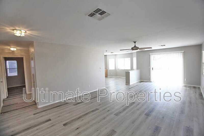 El Mirage House: 12413 W Willow Ave