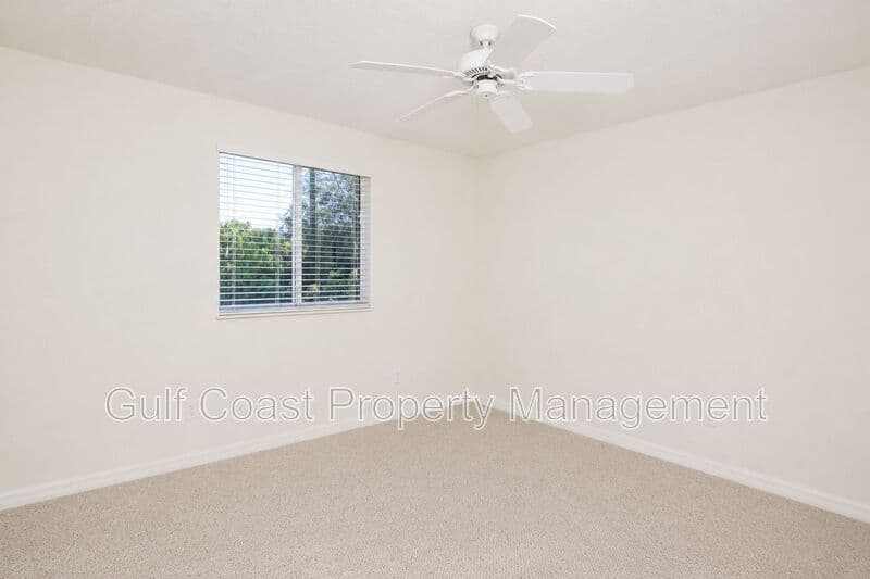 Bradenton House: 6945 74th Street Circle East
