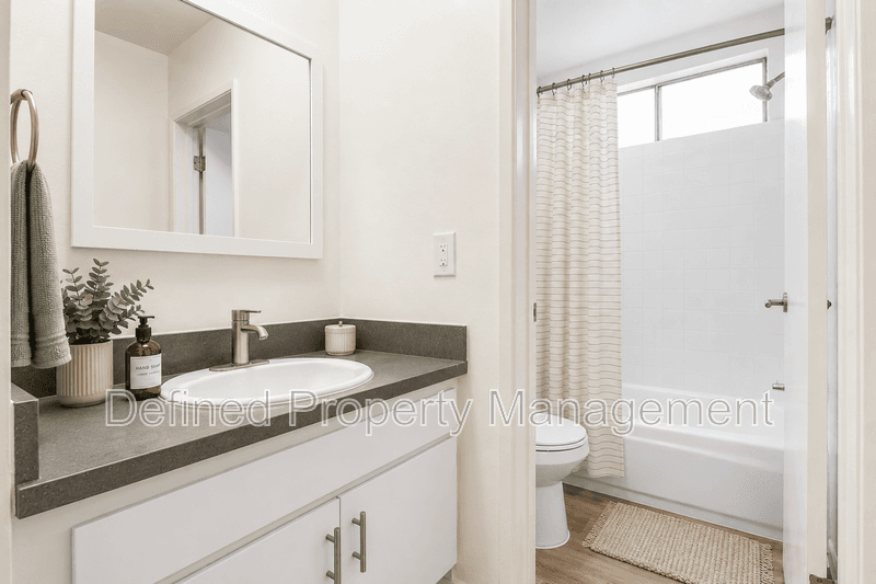 Tarzana Condo: 5931 Reseda Blvd. 207