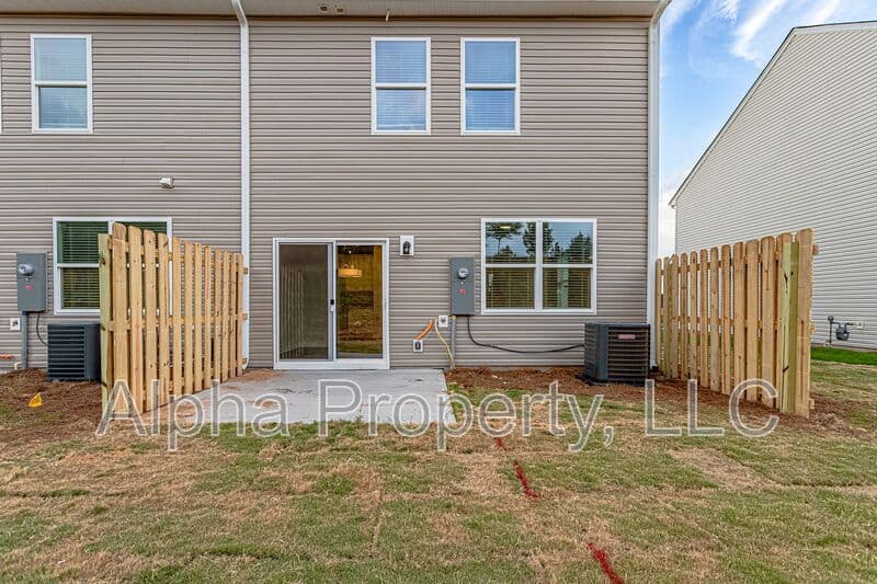 Duncan House: 25 Apricot Ln