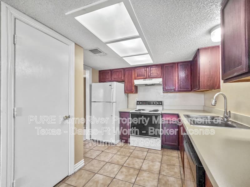 Rowlett House: 2713 Stanford St