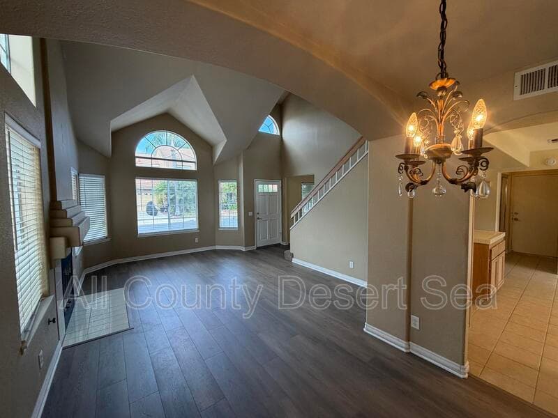 Aliso Viejo House: 12 Saint Moritz St