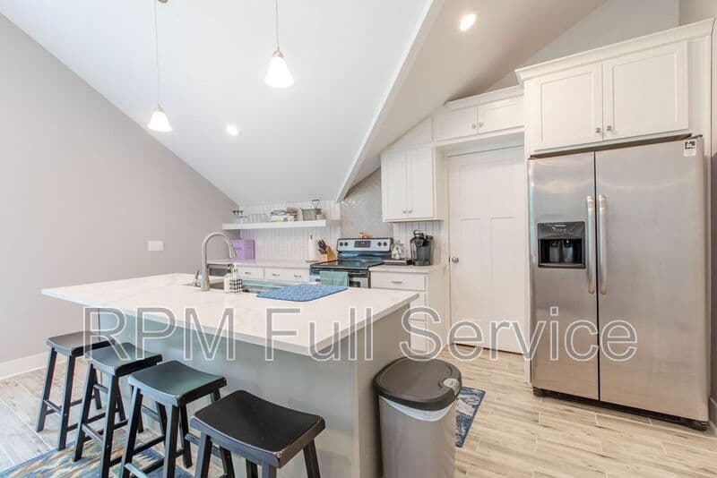 Nashville House: 1021 College Avenue