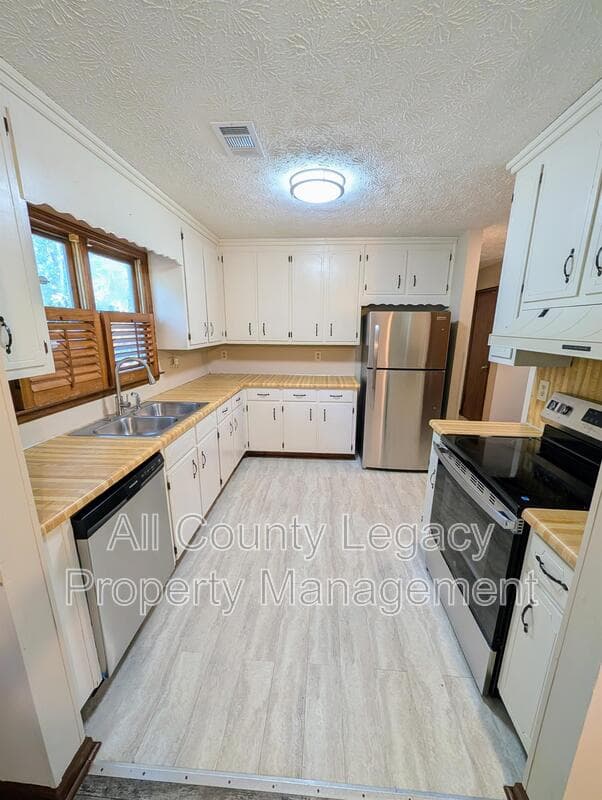 Auburn House: 125 Governors Rdg