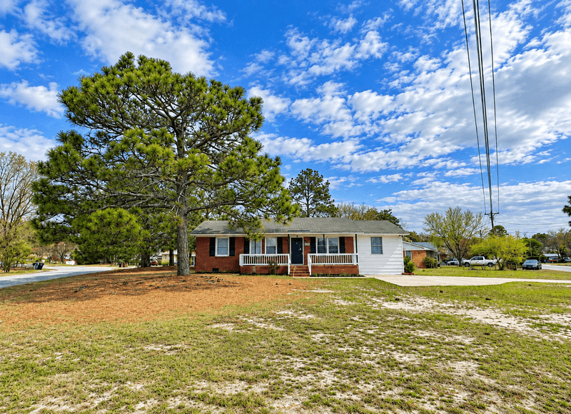 Fayetteville House: 610 Woodburn Drive