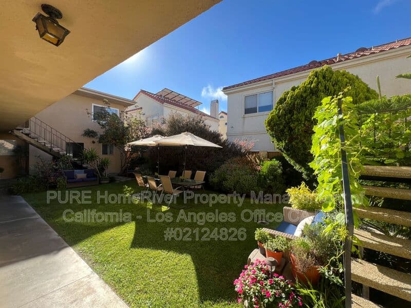 Redondo Beach Condo: 505 North Irena Avenue