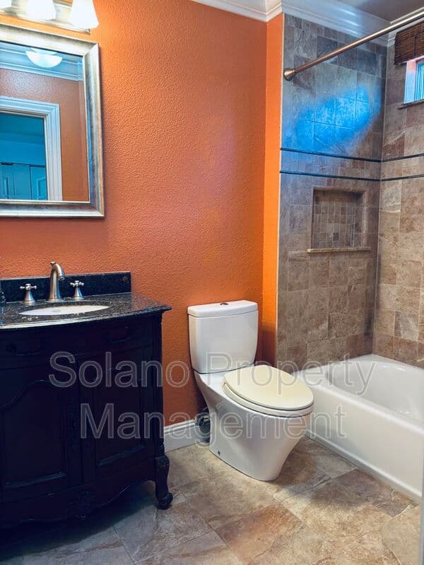 Fairfield House: 3168 Orchard View