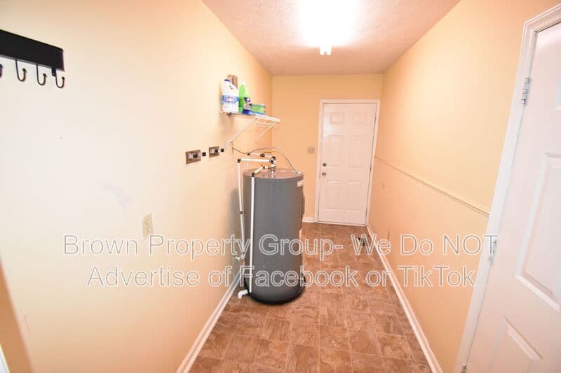 Fayetteville House: 957 Kennesaw Dr