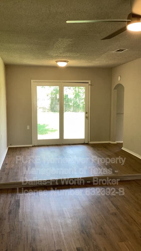 Euless House: 102 Travis Dr