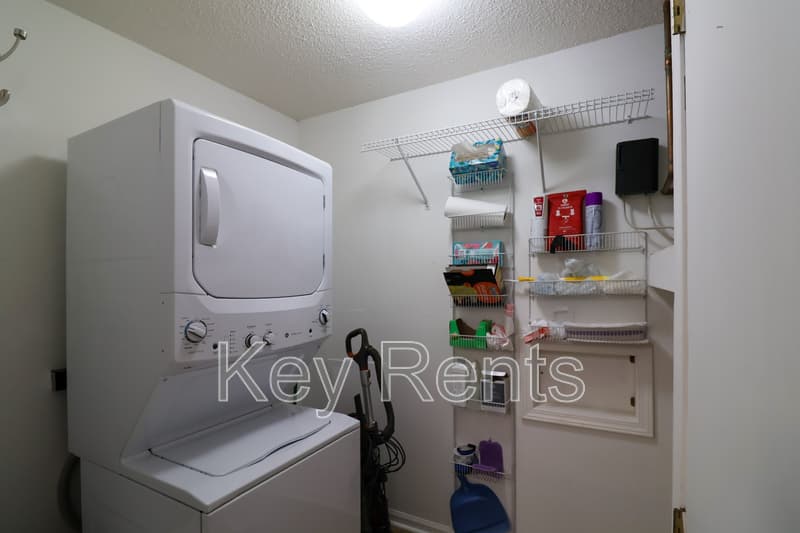 Pensacola House: 7018 Forshalee St