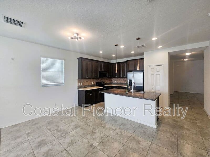 Tampa House: 16073 Sonoma Grove Cir