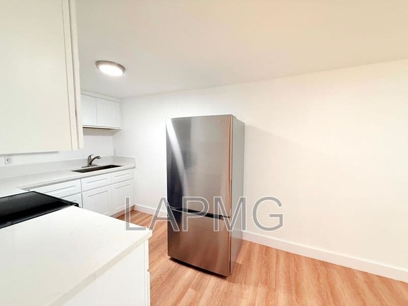 Los Angeles House: 1715 Westmoreland Blvd