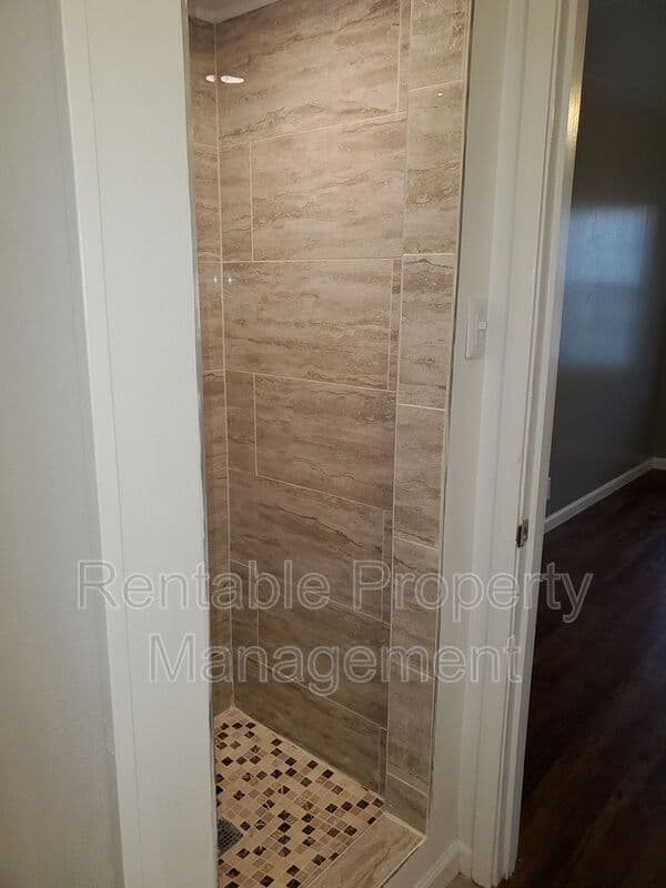 Dallas House: 3239 Navajo Dr