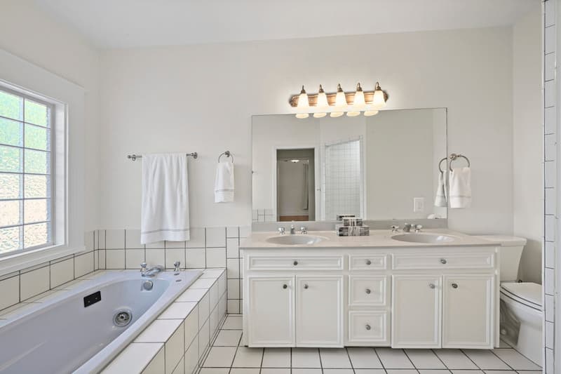 Baton Rouge House: 2151 Hollydale Avenue