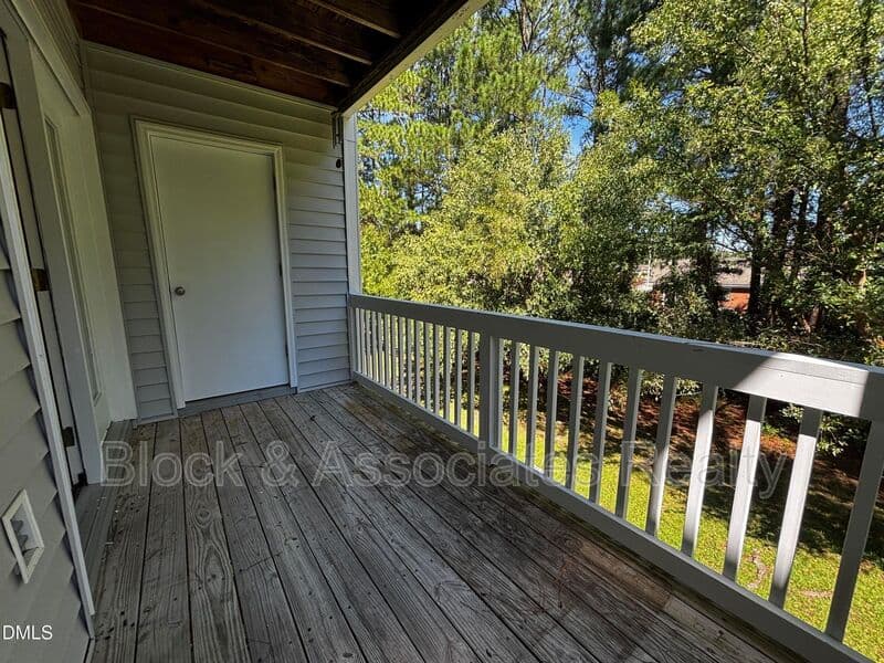 Fayetteville House: 259-7 Waterdown Drive