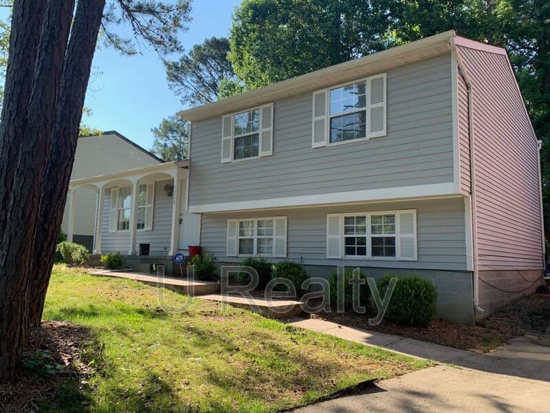 Charlotte House: 3228 Winchelsea Dr