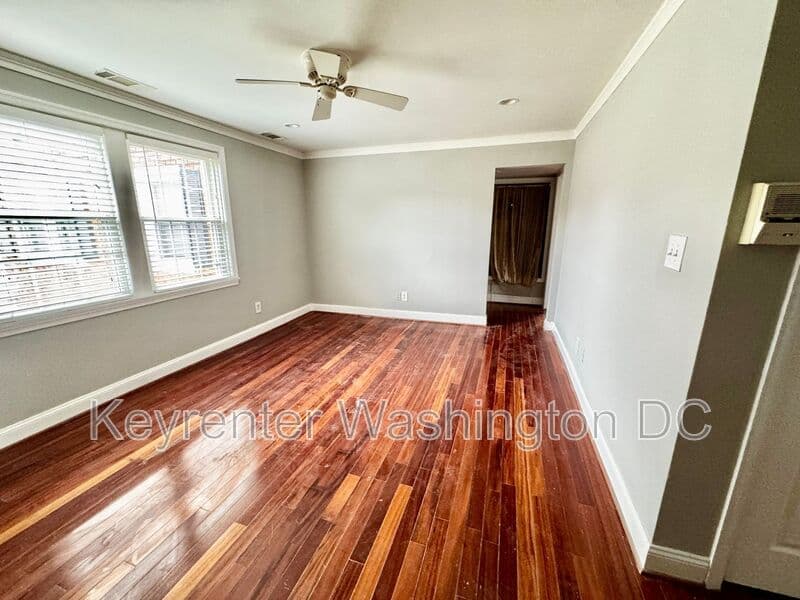 Washington Condo: 3805 W St, SE