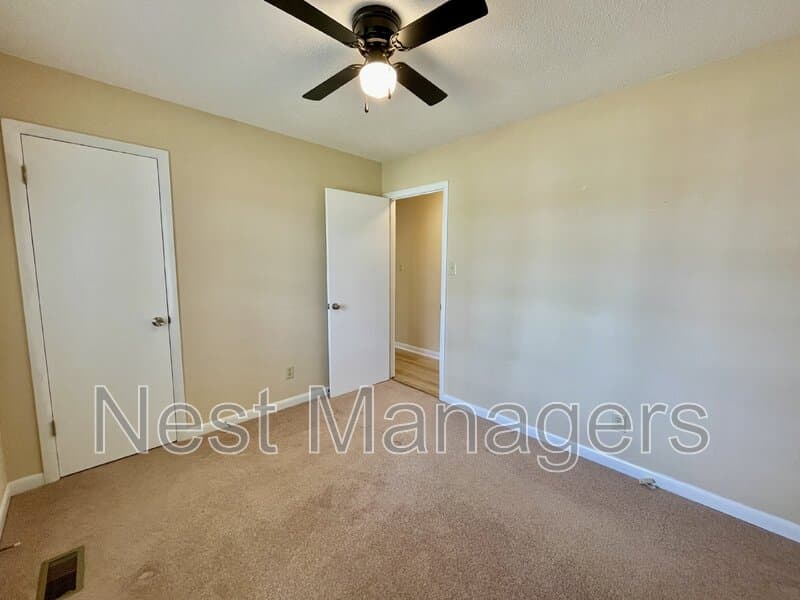 Fayetteville House: 5967 Lake Trail Dr