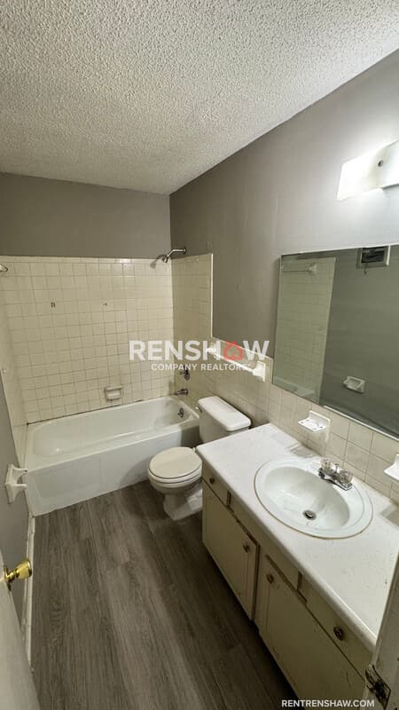 Memphis Condo: 3220 S Mendenhall Rd 1a