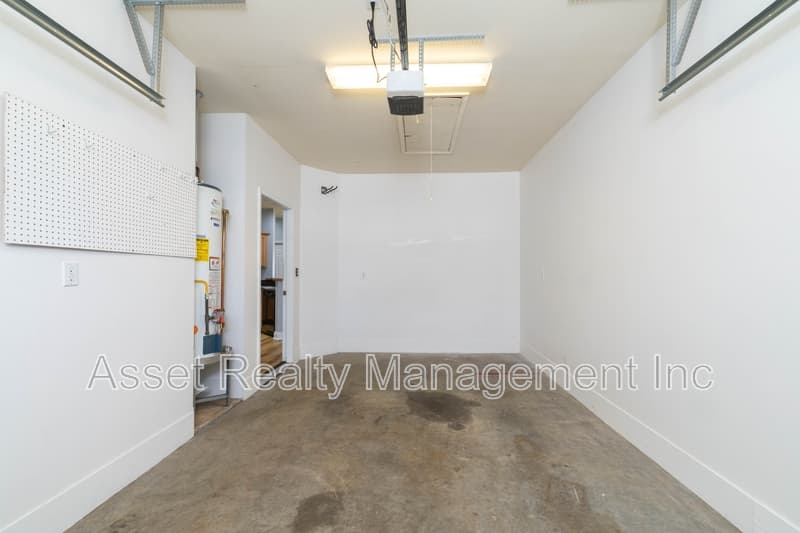 Oak Ridge House: 121 Hatleyberry St