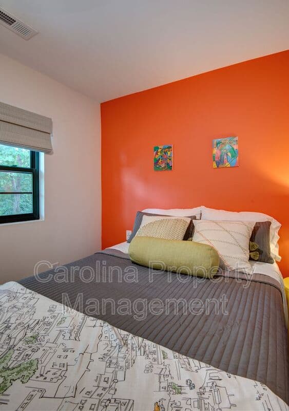 Charlotte House: 3945 Rockfern Rd