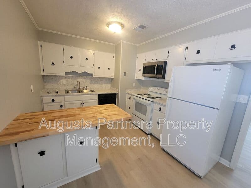 Augusta House: 2965 Meadowbrook Drive