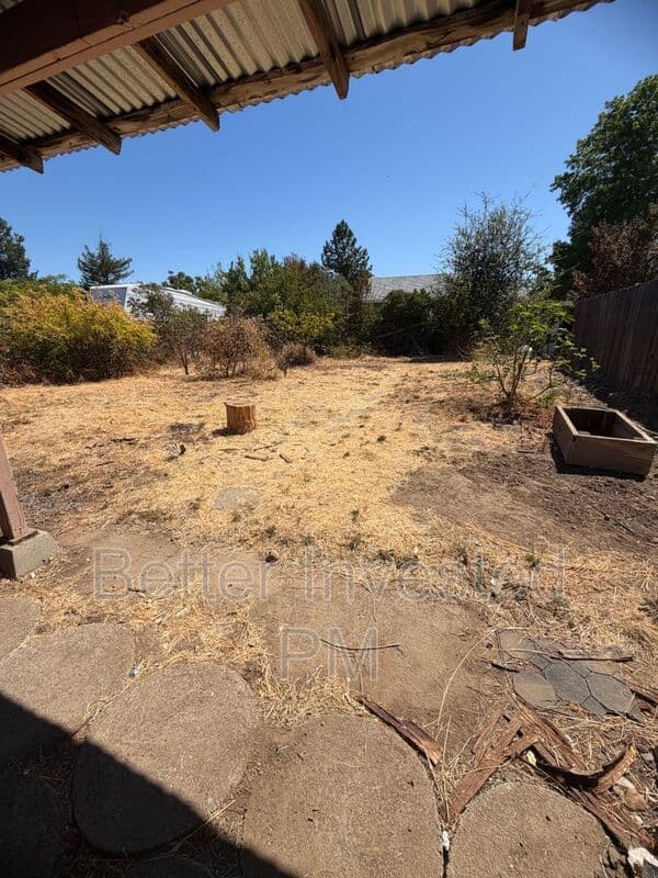 Ukiah House: 3851 Eastside Calpella Rd