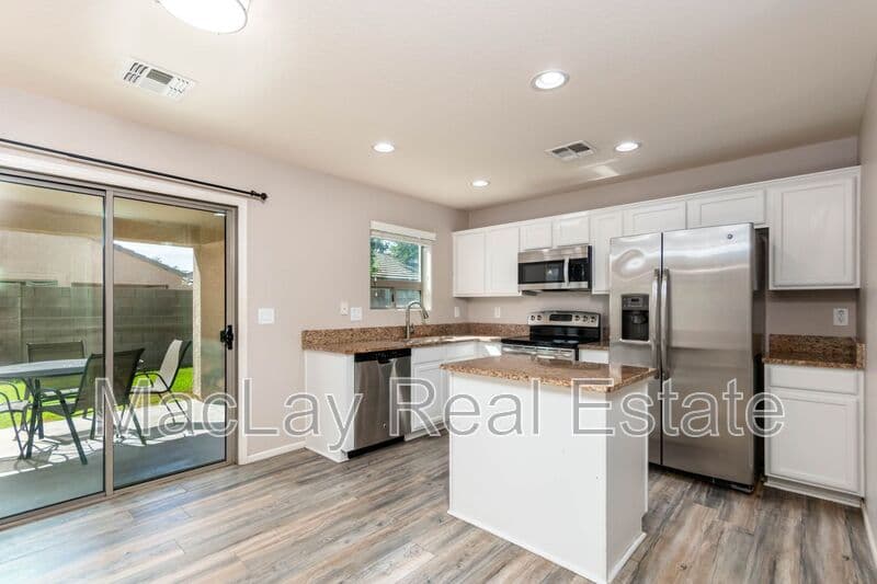 Glendale House: 7265 W Glenn Dr
