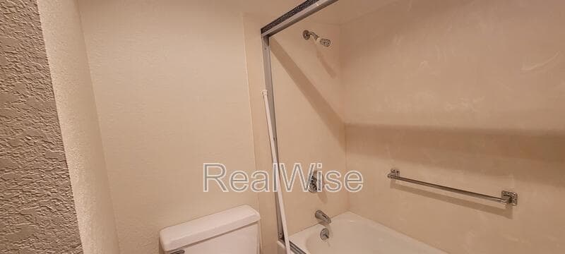 Grants Pass Condo: 832 NE D St
