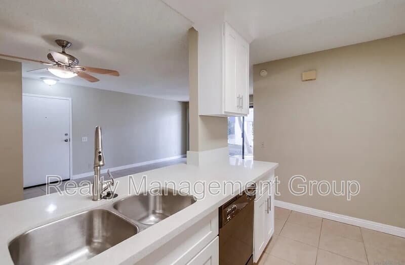 San Diego Condo: 8324 Regents Road