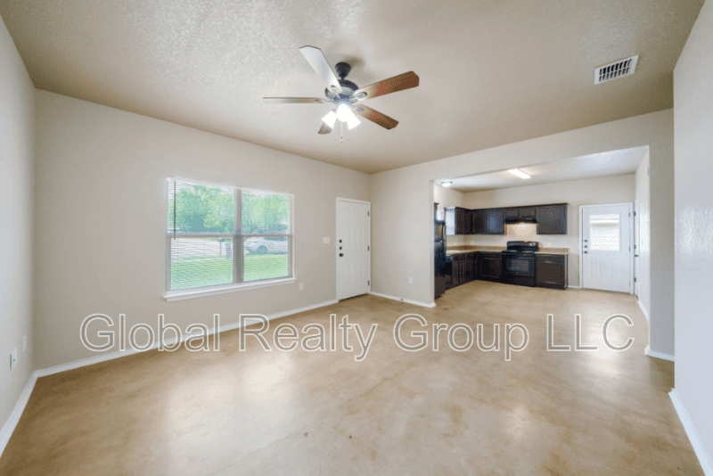 New Braunfels House: 161 S Krueger Ave