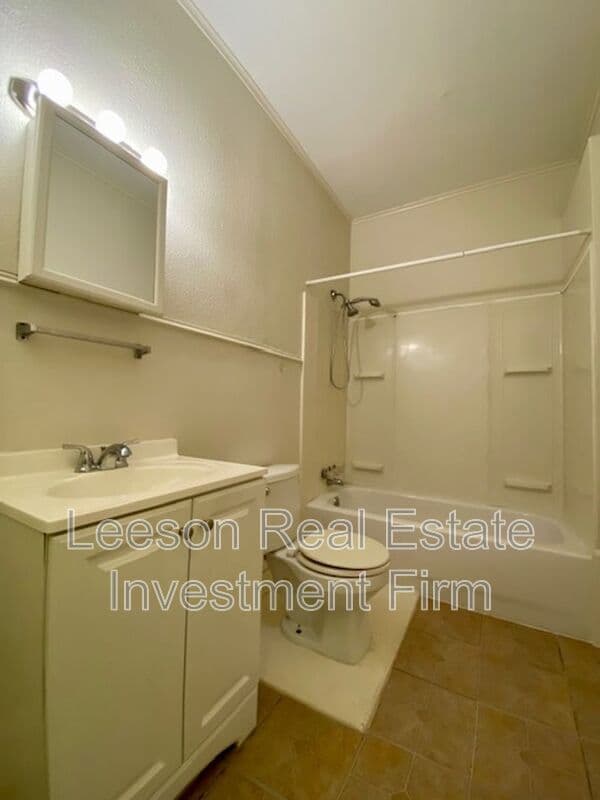 Shreveport House: 823 Linden St