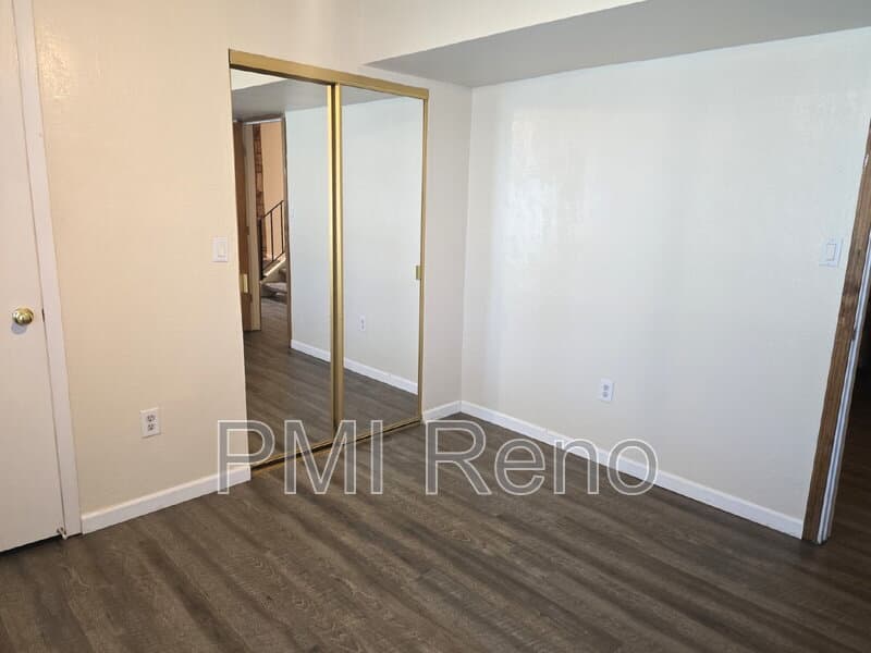 Sparks House: 977 Tyler Way