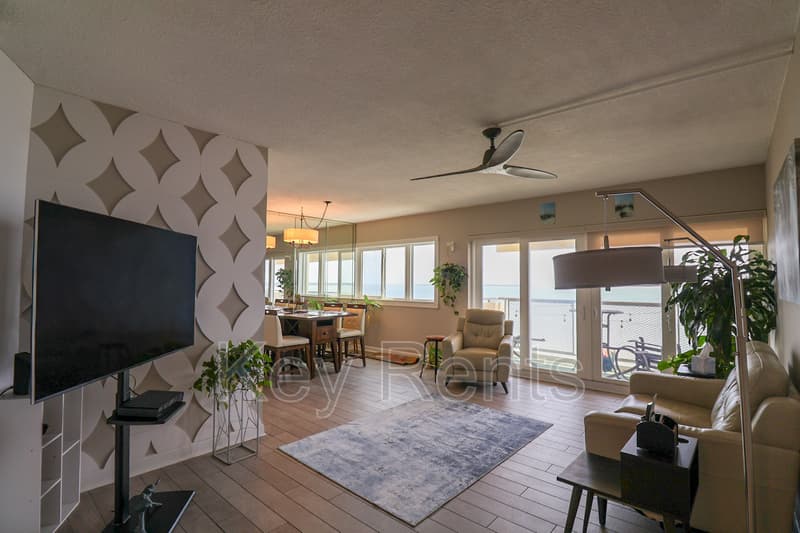 Pensacola Condo: 825 Bayshore Dr.