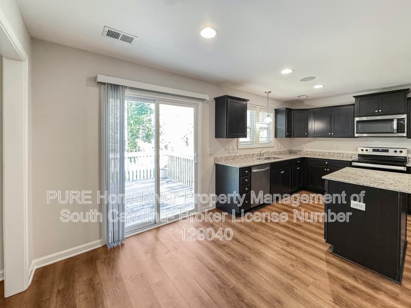 Sumter House: 351 Niblick Dr