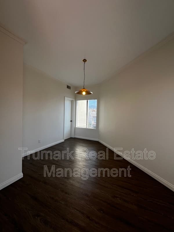 Glendale Condo: 412 N Kenwood St.
