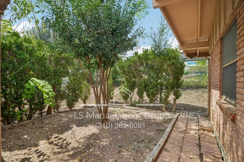 San Antonio House: 106 Springwood Drive