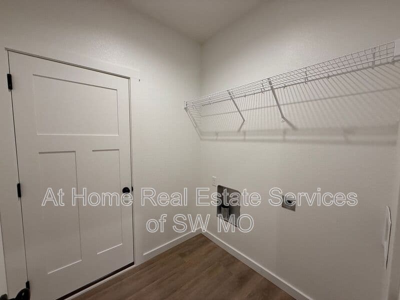 Springfield House: 2731 W Latoka St