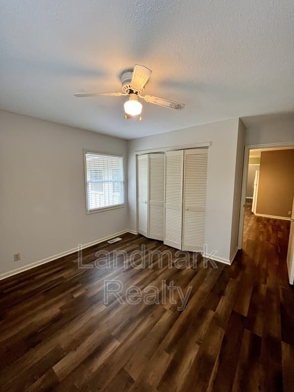 Warner Robins House: 116 Lake Front Drive