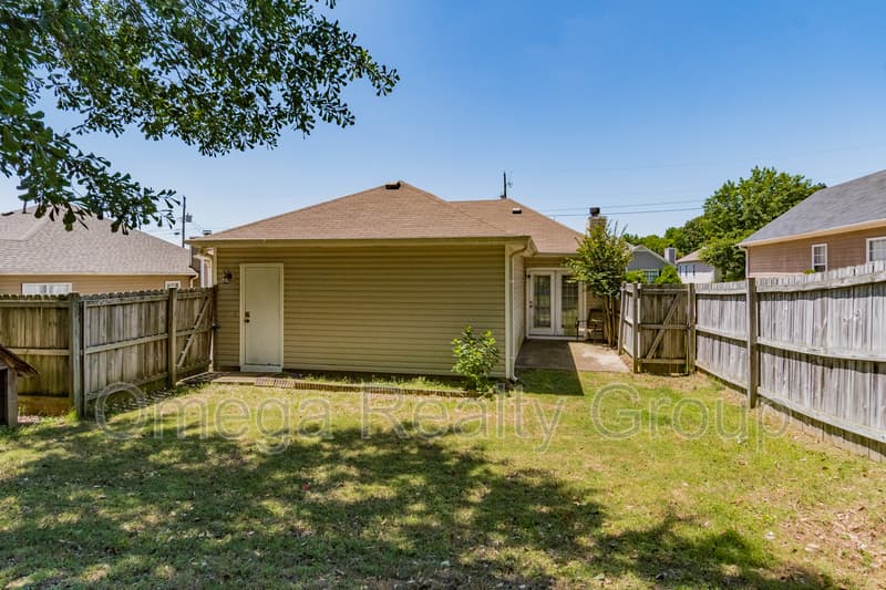 Moody House: 2038 Plantation Pkwy