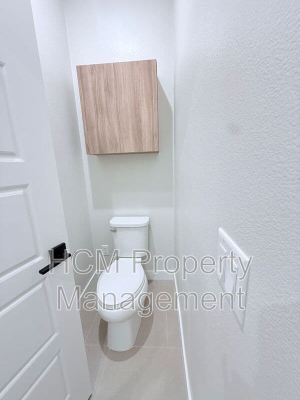 Anaheim House: 1211 W Bushell St